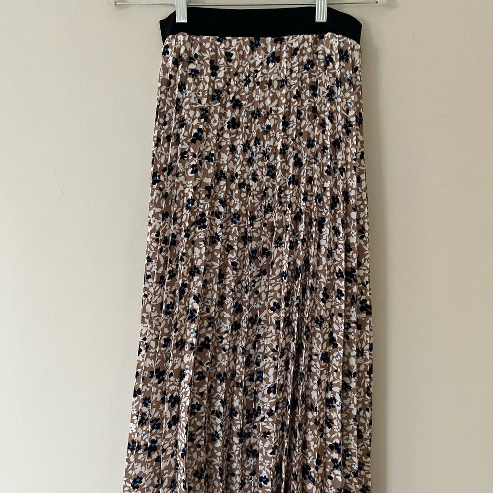 Nwot Ann Taylor Skirt And Sweater Set Size S - image 3